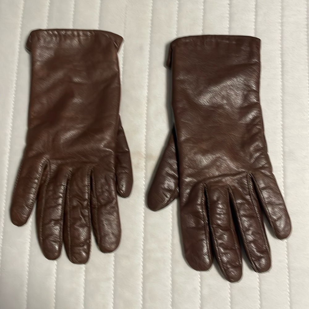 Ladies brown leather gloves, size 6 to 6 1/2